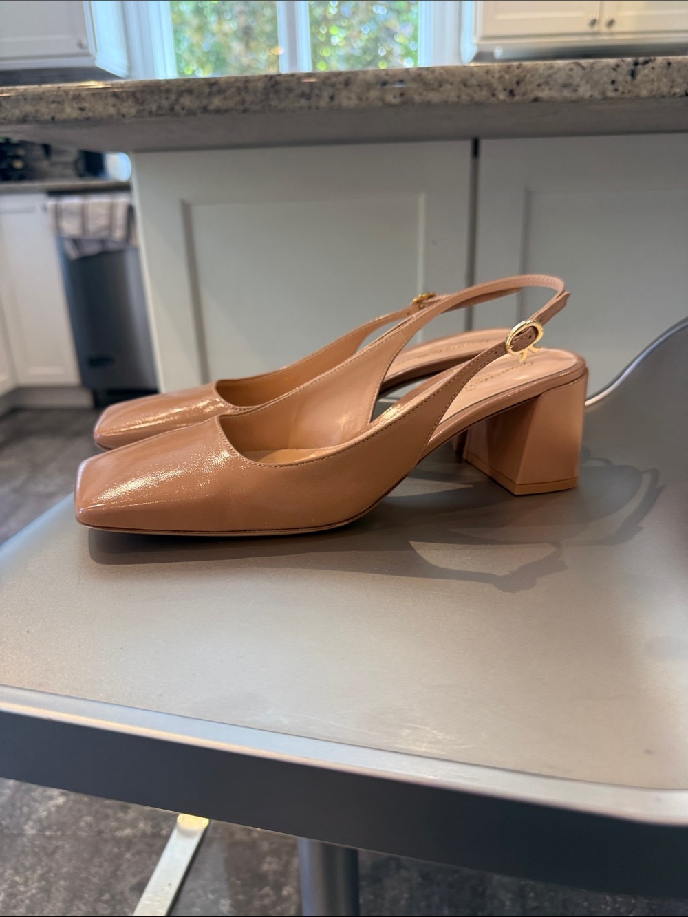 Gianvito Rossi Freeda Nude Patent Slingback 55 Block Heels - Picture 5 of 8